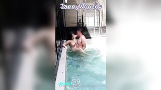 หลุด jannywooddy99 Onlyfans งานคู่รักแท้สายเอ้าท์ดอร์ เย็ดกันในสระว่ายน้ำเลย