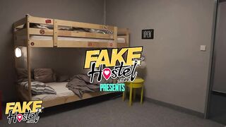 Fake Hostel หนังเอ็กฝรั่ง Capri Lmonde & Nataly Gold คู่รักมาเข้าพักแล้วมีสาวสวยมาพักด้วย ชวนกันเล่นซ่อนแอบ ที่แท้วางแผนจะแอบซั่มแฟนหนุ่ม สุดท้ายโดนจับได้นึกว่าจะเกมส์ แฟนสาวร่วมวงเย็ดทรีซั่ม สวิงกิ้งเอาหีขย่มควยกันน้ำแตก