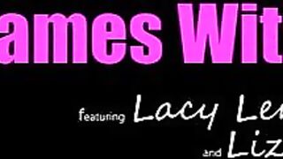 หนังโป๊ทรีซัม Bratty Sis ชวนเพื่อนสาวมารุมเย็ดควยน้องชาย Lacy Lennon (เลซี่ เลนนอน) Liz Jordan ไม่อยากเบ็ดหีให้น้องมีปี้ด้วย Threesome Porn รุมเย็ดควยพลัดกันขึ้นขย่มตอ