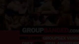 หนังโป๊สวิงกิ้ง Group Banged สาวอ้วนชอบโดนควยผู้ชายรุมเย็ดหี ยิ่งยกแก็งมารุมยิ่งสะใจชอบโดนเด้าหีเย็ดซาดิส Gangbang โดนควยเย็ดหีเย็ดตูดยัดปาก เย็ดทุกทางที่มีรู