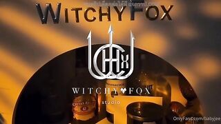 คลิปหลุดเลสเบี้ยน Babyjee ดาวโอนลี่แฟนสองช่องนัดคอลแลปส์ตีฉิ่ง Witchy Fox หญิงเย็ดหญิงเสียวไม่แพ้ชายหญิงเอากัน เริ่มบรรเลงเลียหีลงลิ้น ผลัดกันเกี่ยวเบ็ดอย่างเสียว ก่อนใส่กางเกงทอมมีควยเย็ดหี ซอยถี่ๆครางเสียวลั่นจนน้ำหีแตกกระจาย