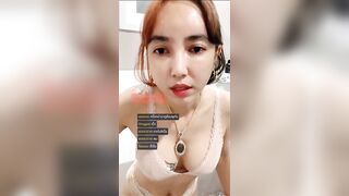 คลิปหลุดไลฟ์สด XXXไทย Onlyfans Lovelyfirst น้องเฟิร์สสาวสวยตูดขาวหัวนมดำปี้ มาแก้ผ้าเดินบิดหีอาบน้ำล้างจิ๋มโชว์หน้ากล้อง ก่อนเต้นร่อนเอวยั่วเย็ดคนดูอย่างเด็ด แถมยังเอานิ้วไปเบ็ดหีช่วยตัวเองพร้อมร้องคราง เสียงอย่างเงี่ยน