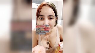 คลิปหลุดไลฟ์สด XXXไทย Onlyfans Lovelyfirst น้องเฟิร์สสาวสวยตูดขาวหัวนมดำปี้ มาแก้ผ้าเดินบิดหีอาบน้ำล้างจิ๋มโชว์หน้ากล้อง ก่อนเต้นร่อนเอวยั่วเย็ดคนดูอย่างเด็ด แถมยังเอานิ้วไปเบ็ดหีช่วยตัวเองพร้อมร้องคราง เสียงอย่างเงี่ยน