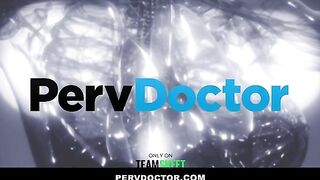 Perv Doctor หนังโป๊หมอตรวจภายในเย็ดคนไข้ Everly Haze หีแฉะตอนตรวจหมอเลยต้องช่วยเย็ดxxx เงี่ยนๆแบบนี้เลยเสียบสดเอากันบนเตียงตรวจ