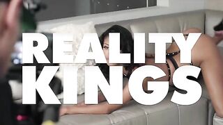 Reality Kings หนังxxxฝรั่ง Tru Kait ใช้บริการนวดอีโรติคผ่อนคลายโดยหมอนวดควยใหญ่ Steve Q เจอเลียหีเสียว เลยโดนเย็ดสดกระแทกหียับ