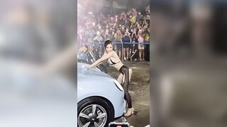 คลิปเด็ด น้องคะแนน กนกญาดา นางแบบพริตตี้ สุดฮอต กับงาน Sexy Car Wash