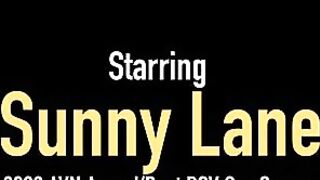 หนังโป๊ฝรั่งเลสเบี้ยน เพื่อนสาวช่วยกันเองเบิร์นหีเย็ดแบบเลสเบี้ยน Sunny Lane โดนลิ้นตอดหีเย็ดหีน้ำเงี่ยนพุ่ง จับเธอแหวกขาเย็ดใช้นิ้วก็เสียวหีนะเนี่ย