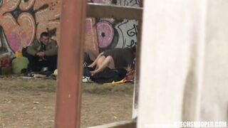 แอบถ่ายคนขอทานอยู่ในบ้านล้าง รุมเย็ดสาวใหญ่สวิงกิ้ง Homeless