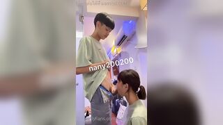 คลิปหลุดกระเทยหน้าสวยนัดเย็ดควยผู้ชาย Nany2002003 สาวประเภทสองจับควยดูดชักว่าวโมกอย่างเสียว ยืนให้ถกกระโปรงเสียบควยเย็ดตูดคาชุด ยืนซอยดากรูดน้ำควยแตกเข้าปาก