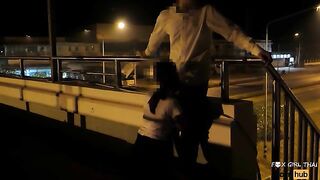 4k Thai Fuck Student on a Footbridge at Night. พานักศึกษากลับบ้านตอนดึก เงี่ยนเลยแวะเย็ดบนสะพาน