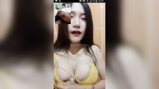 clip18+ น้องน้ำส้ม พริตตี้ตกงานต้องมารับคอลเสียวแลกเงิน นมใหญ่น่าเย็ดสวยมาก