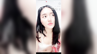 น้องมะลิ xxx คลิปหลุดไลฟ์สด IDX-80755607 Mlive สาวหน้าหมวยนมสวยหัวสีชมพู มาร่อนเอวโชว์เต้นแบบเปลือยกาย แล้วมาแหวกกลีบหีเนียนน่าเย็ด เอานิ้วแหวกรูหีเสร็จ น้ำเงี่ยนหีเล็ดเต็มรูเยิ้มเต็มเก้าอี้