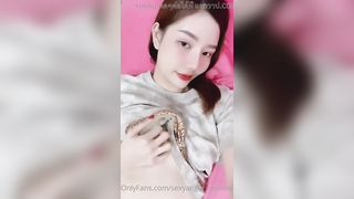 ฟรีคลิปหลุดVKล่าสุด OnlyFans Sexyangle_lookwa (น้องลูกหว้า Lookwa) อัดคลิปเสียวยั่วเพศผู้ เน็ตไอดอลหุ่นแซ่บนมใหญ่หัวนมชมพู นอนเปิดเสื้อจูนหัวนมเกี่ยวเบ็ดช่วยตัวเอง แหกหีใช้นิ้วติ้วรัวๆร้องครางเสียวเงี่ยนหีดังสนั่นน่าจับเย็ดซะให้เข็ด