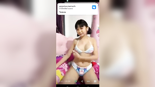 คลิปหลุด ! น้องเฟอร์รี่ สาวน้อยนมใหญ่ ดาวทวิต ไลฟ์สดเปิดหีโชว์ หีใหญ่มาก