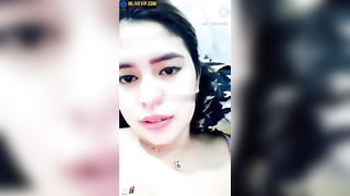 คลิปหลุดสาวใหญ่ อยากลองเย็ดคู่เทพ Mlive นั่งถูหีโชว์สักพัก เรียกพี่เทพมาอมควยแล้วขย่มควย เจอซอยหีไม่ยั้ง เย็ดจนน้ำแตกในคาหี