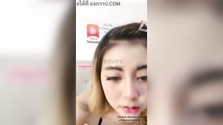 คลิปหลุด Thlive วีเจสาวนมใหญ่อย่างอึ๋ม xxx เปิดไลฟ์สดมาขย่มควยปลอมรัวๆ หันหลังโยกเย็ดครางไทยเสียวๆ ก่อนหันหน้ามาคุยเรื่องเสียวกับเอฟซี นั่งช่วยตัวเองในชุดเซ็กซี่โคตรเด็ด