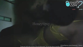 คลิปหลุด Onlyfans Honeytipsy เจ๊น้ำหวานคอลแลปเย็ดกับนายทองด้วง Samonza69 โชว์นิวเยียร์ ขึ้นรถมาก็ใส่กันเลยเย็ดกันนัว ยังไม่เร้าใจพอเลยจอดรถเย็ดข้างทาง