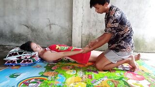 คลิปหลุดxฟรีทางบ้านมาใหม่ แม่สาวใหญ่ไช้ให้ลูกชายนวดให้ แต่ดูสายตาเจ้าลูกชายสิจ้องแต่หีแม่สงสัยอยากจะเอากับแม่ตัวเองละสิท่า