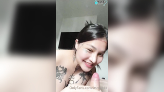 คลิปหลุดOnlyfans itsmukkk น้องมุก เน็ตไอดอลสาวเซ็กซี่ หุ่นอวบหีนูนแถมรอยสักแซ่บน่าเย็ด อ๊อกควยขึ้นเทพ ดูดเก่งเสียวเร้าใจผัวมาก จนผัวไม่อยากจะเย็ด ให้อมจนน้ำควยแตกเต็มปาก