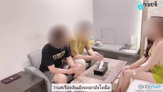 คลิปหลุด Onlyfans kbsexstory หนุ่มเสียพนันบอลแล้วไม่มีเงินจ่ายเลยเอาเมียตัวเองใช้ขัดดอกแทน เมียโดนจับเย็ดต่อหน้าครางอย่างเสียว