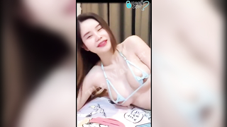 คลิปหลุด น้องเอิร์น สาวสวยนมโตไลฟฅ์สดเปิดจุกนมแล้วมานอนยั่วชวนเย็ดโคตรเสียว หุ่นเด็ดน่าเย็ดมากๆ