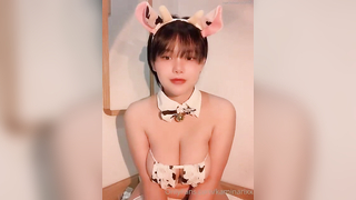 คลิปหลุด OLF หาดูยาก Kaminarixx น้องเมล่อนดาวทวิตเตอร์นมใหญ่ แหวกหีนมโชว์ในกลุ่มลับ สวมชุดคอสเพลย์เป็นแม่วัว หีวัวอวบอูมน่าเย็ดทำออรัลเซ็กส์ให้ผัวดูดควยโคตรเสียว