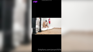 คลิปหลุด Onlyfans น้องแอม โดนเย็ดคาชุดซีทรูสีขาว amam7078 นั่งอมควยผัวหน้าบันไดแล้วขึ้นขย่มควยเย็ดสดอย่างเด็ด